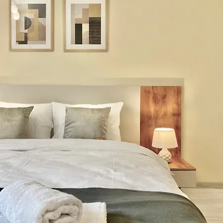 Beautiful & Comfy For 4 Guest And Free Parking Apartment *