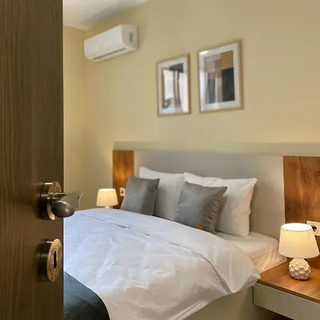 Beautiful & Comfy For 4 Guest And Free Parking Apartment *