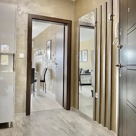 Beautiful & Comfy For 4 Guest And Free Parking Apartment