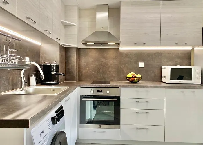 Beautiful & Comfy For 4 Guest And Free Parking Płowdiw