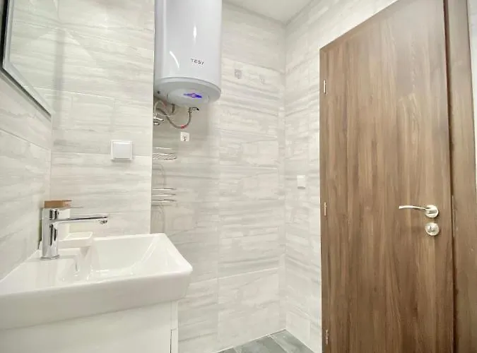 Beautiful & Comfy For 4 Guest And Free Parking Apartament