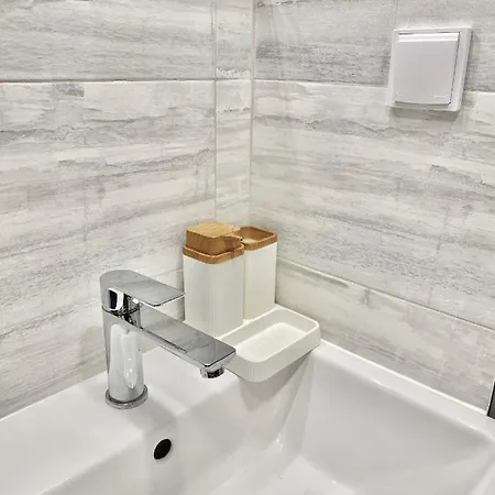 Beautiful & Comfy For 4 Guest And Free Parking Apartment