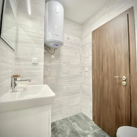 Beautiful & Comfy For 4 Guest And Free Parking Appartamento