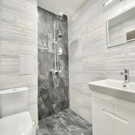 Apartment Beautiful & Comfy For 4 Guest And Free Parking